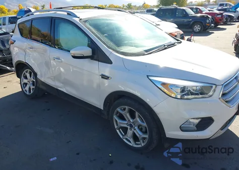 2018 Ford Escape Titanium из США, поврежденный, VIN 1FMCU9J91JUB60848